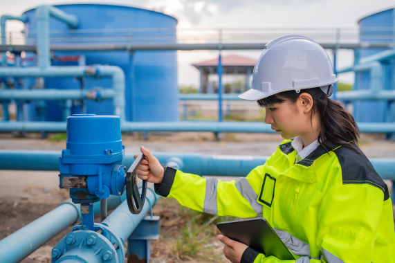 NHÂN VIÊN VẬN HÀNH HỆ THỐNG XỬ LÝ NƯỚC THẢI